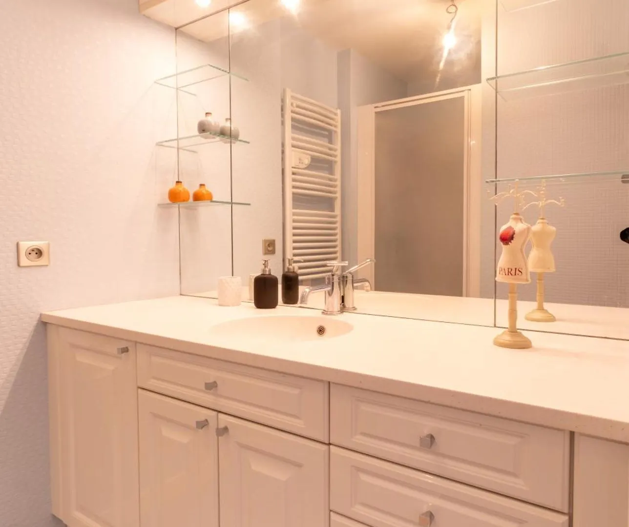Emplacement Ideal, Garage Prive, Lumineux Rennes 0*,  France